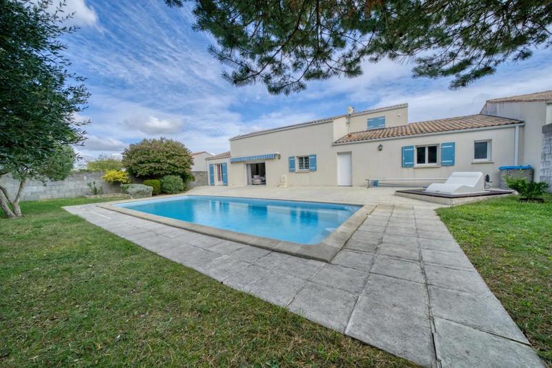 Maison - 180 m² - 7 pièces