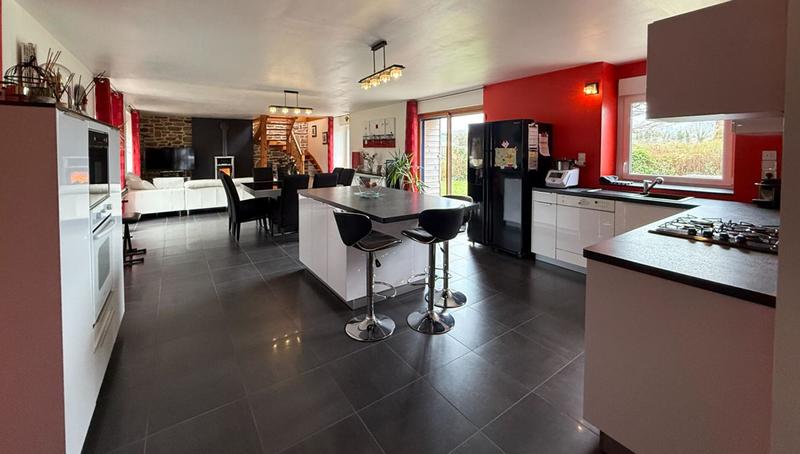 Maison - 310 m² - 16 pièces