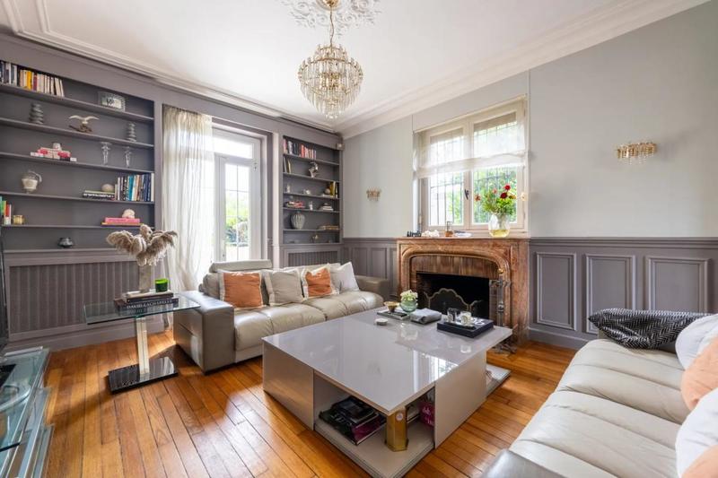 Maison - 250 m² - 7 pièces