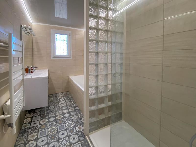 Maison - 198 m² - 9 pièces