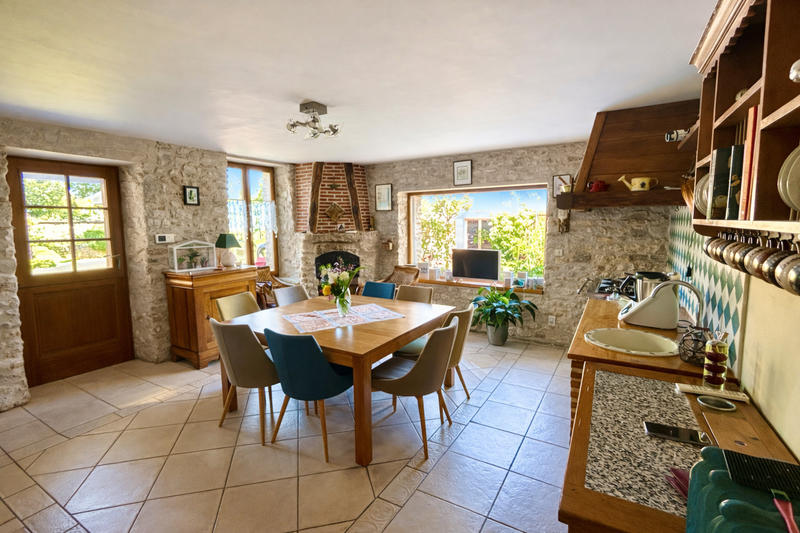 Propriété - 255 m² - 9 pièces