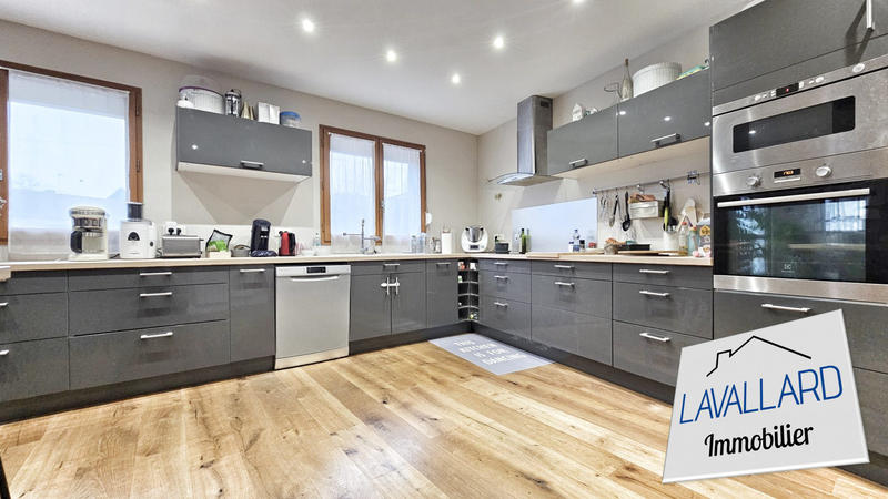 Maison traditionnelle - 145 m² - 6 pièces