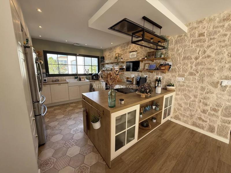 Maison - 212 m² - 8 pièces