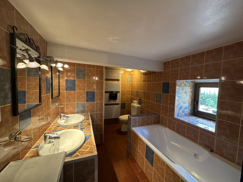 Maison - 230 m² - 7 pièces