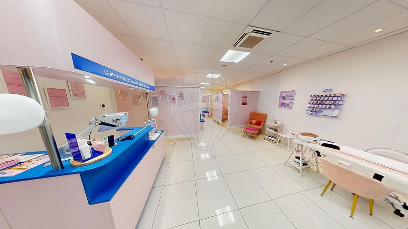 Local commercial - 104 m² - 6 pièces