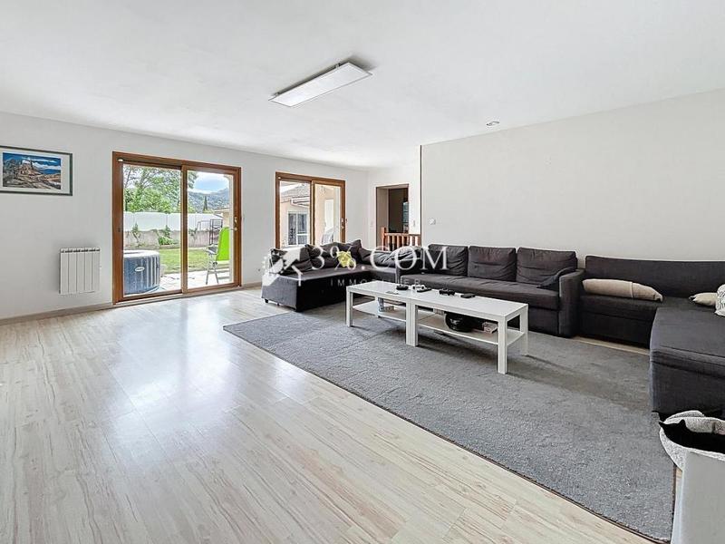 Maison - 268 m² - 11 pièces