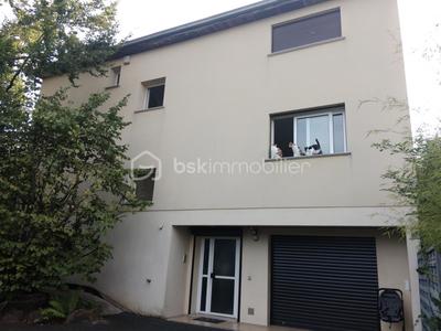 Maison - 229 m² - 6 pièces