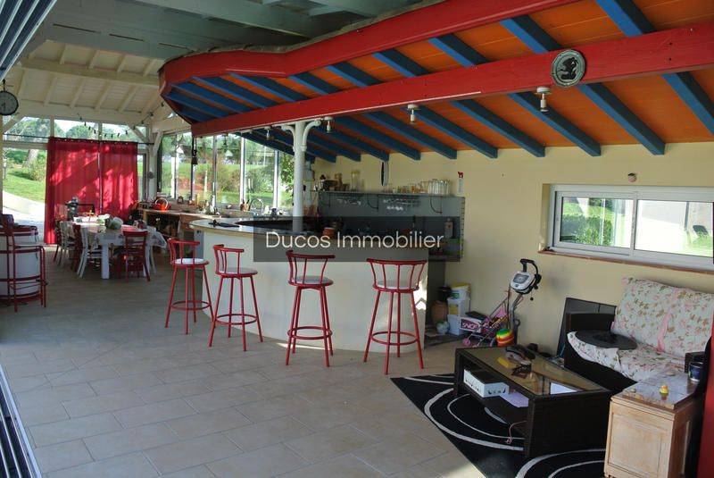 Maison - 280 m² - 6 pièces