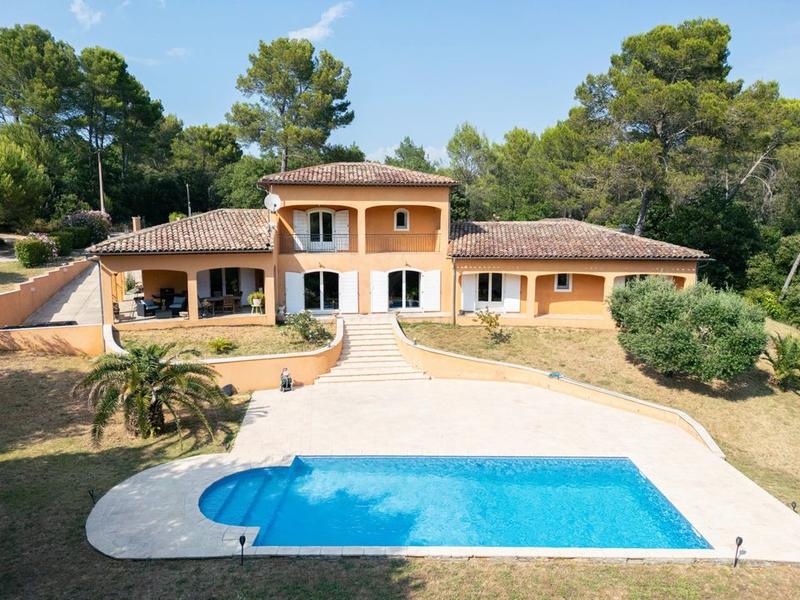 Maison - 390 m² - 7 pièces