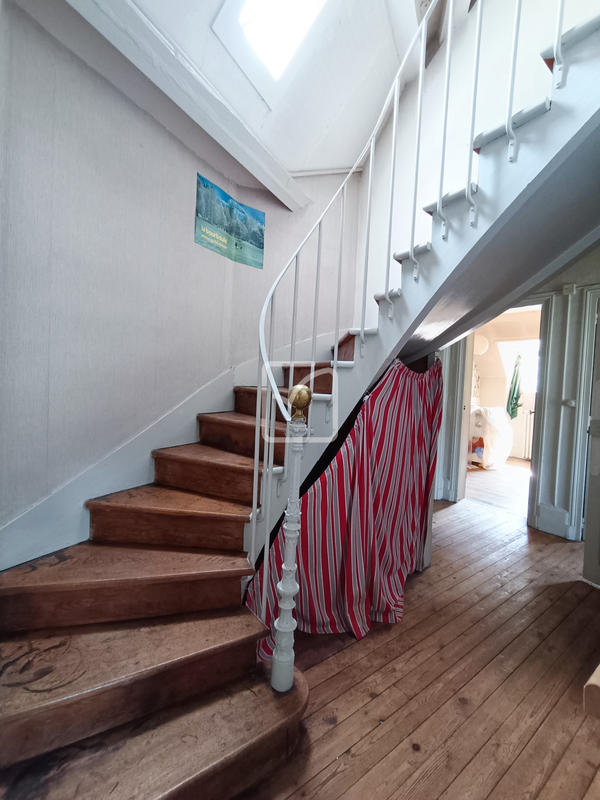 Villa - 199 m² - 9 pièces