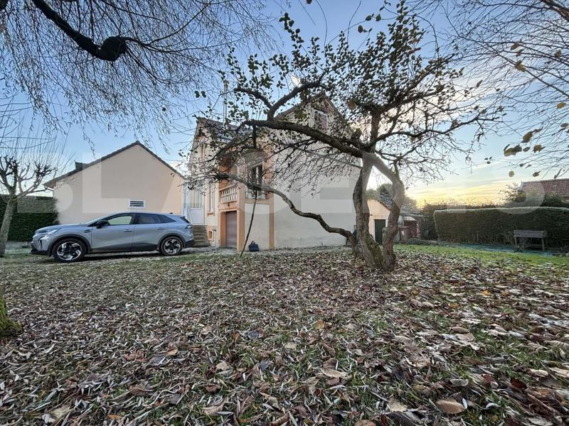 Maison - 95 m² - 5 pièces