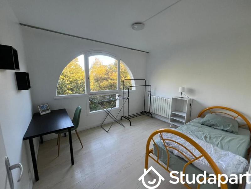 Chambre - 10 m² - 1 pièce