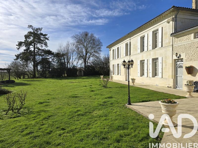 Maison - 327 m² - 10 pièces