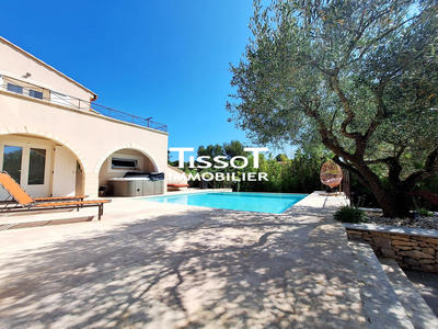 Villa - 227 m² - 8 pièces