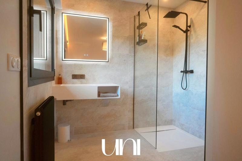 Maison - 265 m² - 8 pièces