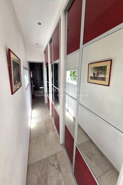 Villa - 300 m² - 12 pièces