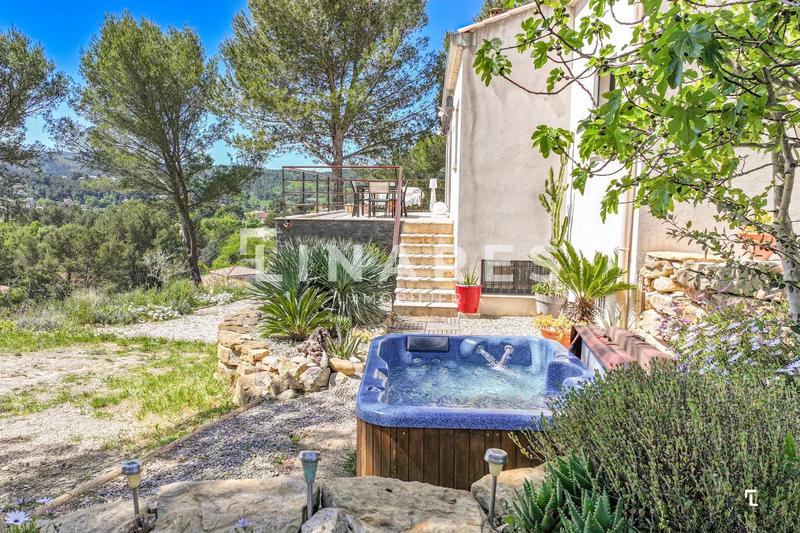 Maison - 215 m² - 6 pièces