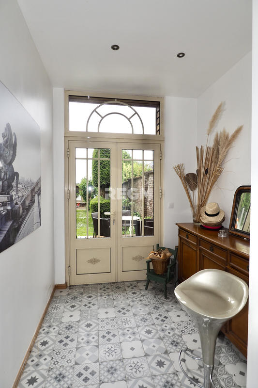 Maison - 310 m² - 8 pièces