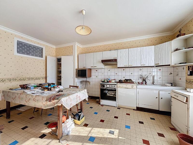 Maison - 216 m² - 8 pièces