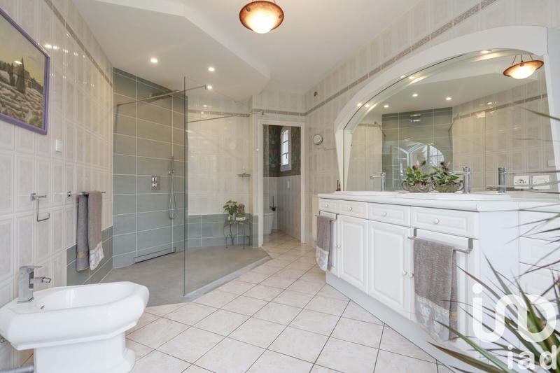 Maison - 321 m² - 10 pièces