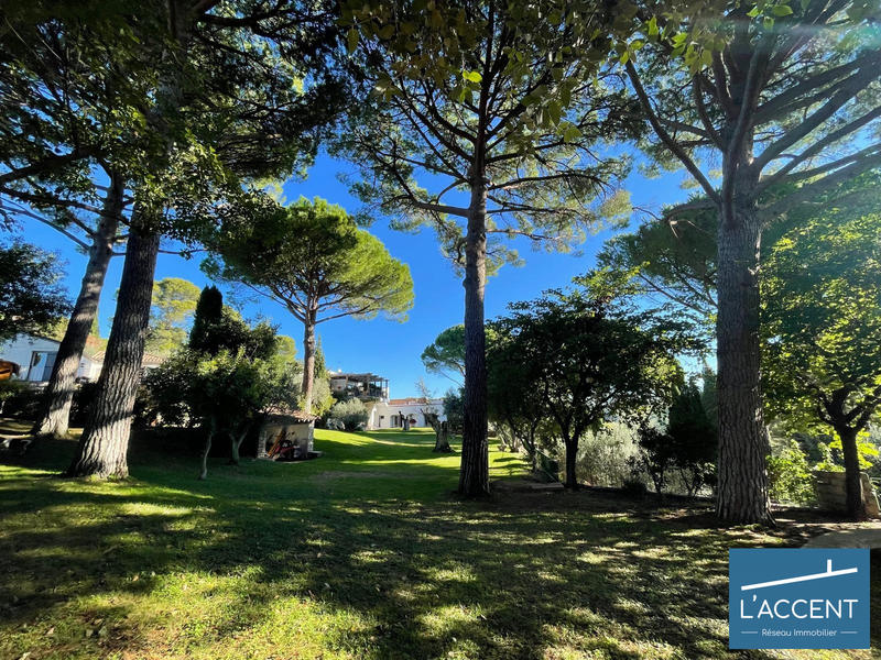 Maison - 375 m² - 15 pièces