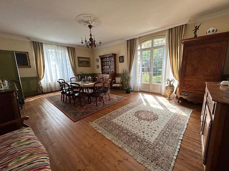 Maison - 277 m² - 11 pièces