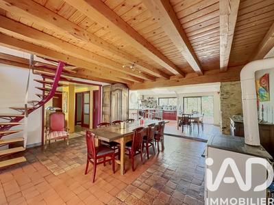 Maison - 394 m² - 9 pièces