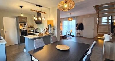 Maison traditionnelle - 102 m² - 5 pièces