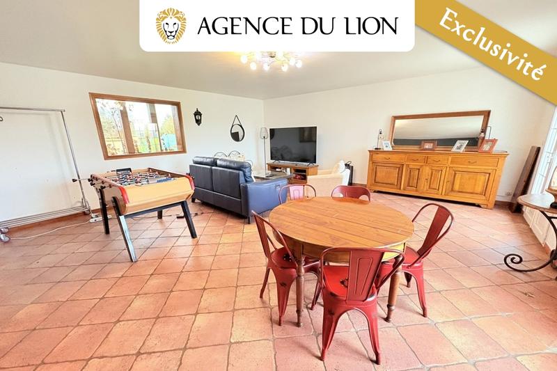 Maison traditionnelle - 220 m² - 8 pièces