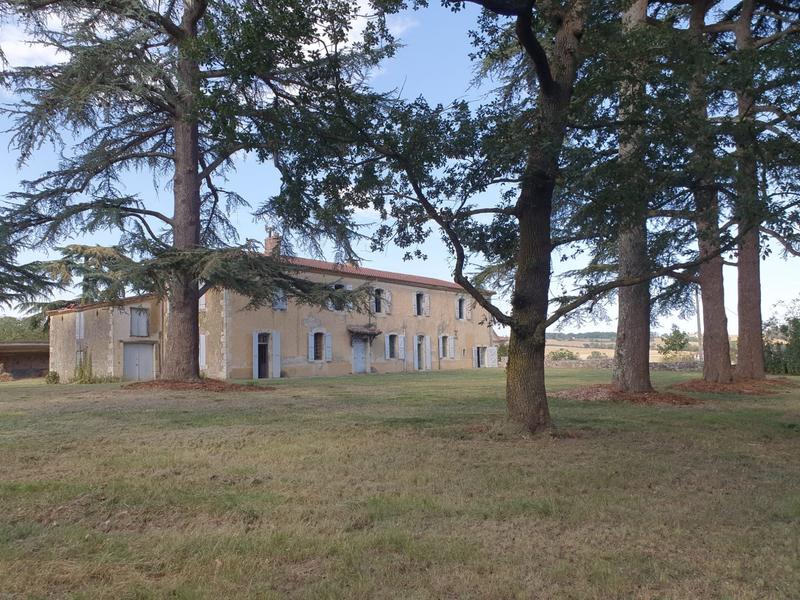 Maison - 335 m² - 14 pièces