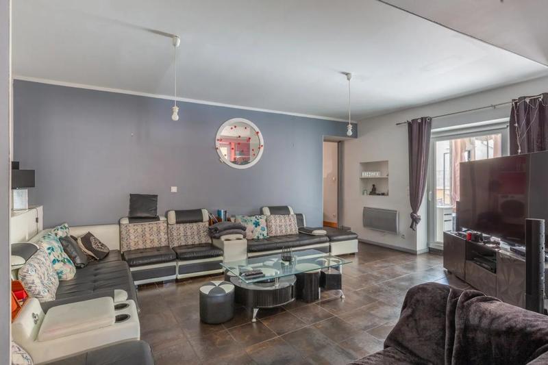 Maison - 237 m² - 7 pièces