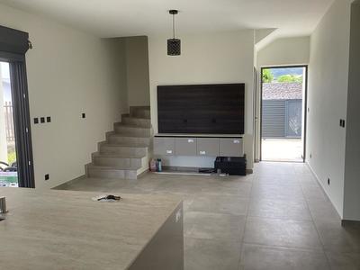 Maison - 104 m² - 4 pièces