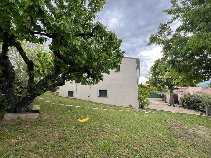 Maison - 238 m² - 8 pièces