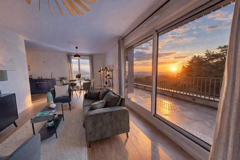 Appartement - 90 m² - 4 pièces