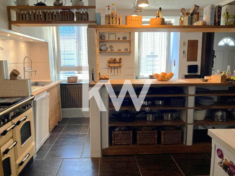 Maison - 260 m² - 6 pièces