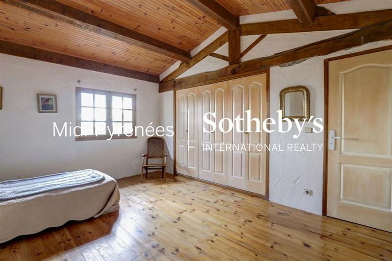 Maison - 256 m² - 7 pièces