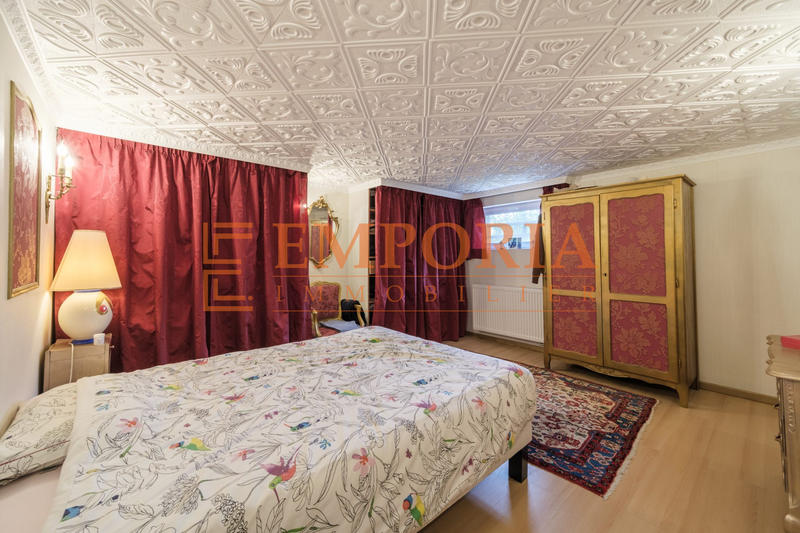 Maison - 180 m² - 8 pièces