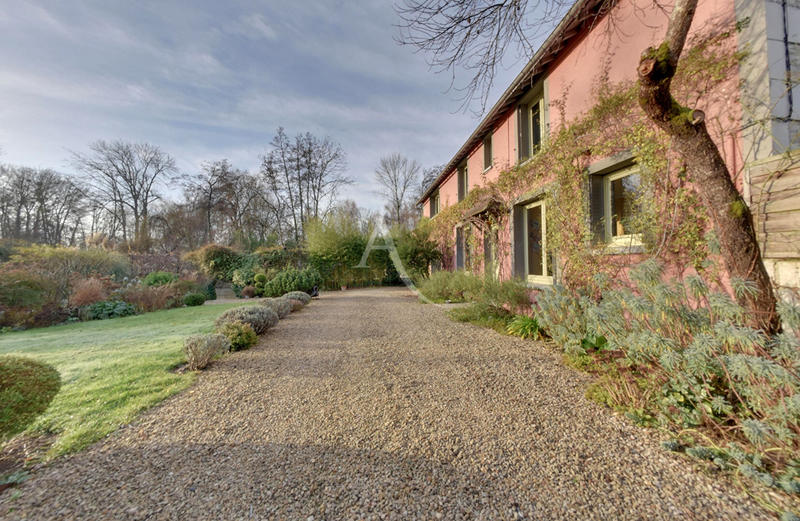 Maison - 207 m² - 6 pièces