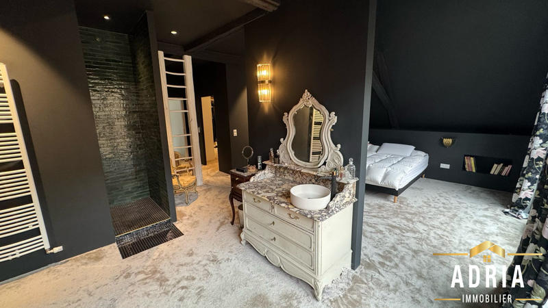 Maison traditionnelle - 304 m² - 9 pièces