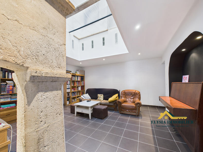 Maison - 259 m² - 9 pièces