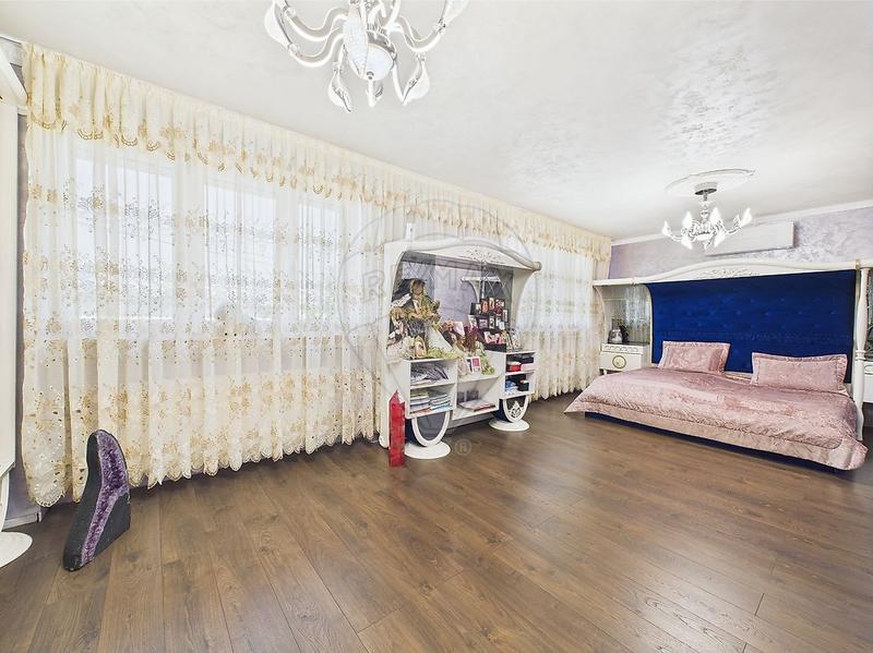 Maison - 255 m² - 6 pièces