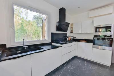 Maison - 240 m² - 9 pièces