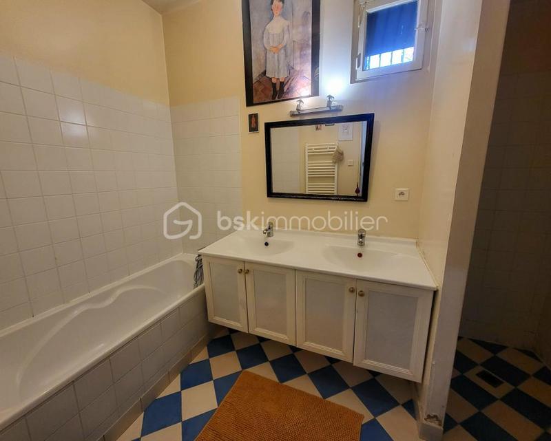 Demeure - 241 m² - 8 pièces