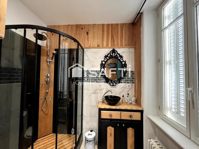 Maison - 220 m² - 10 pièces