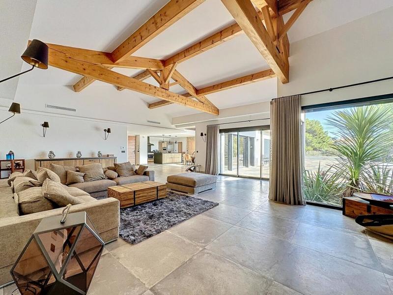 Maison - 300 m² - 8 pièces