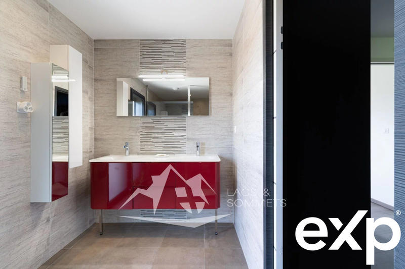 Villa - 243 m² - 9 pièces