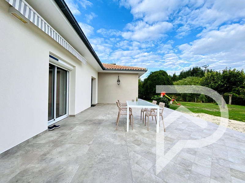 Maison - 205 m² - 8 pièces