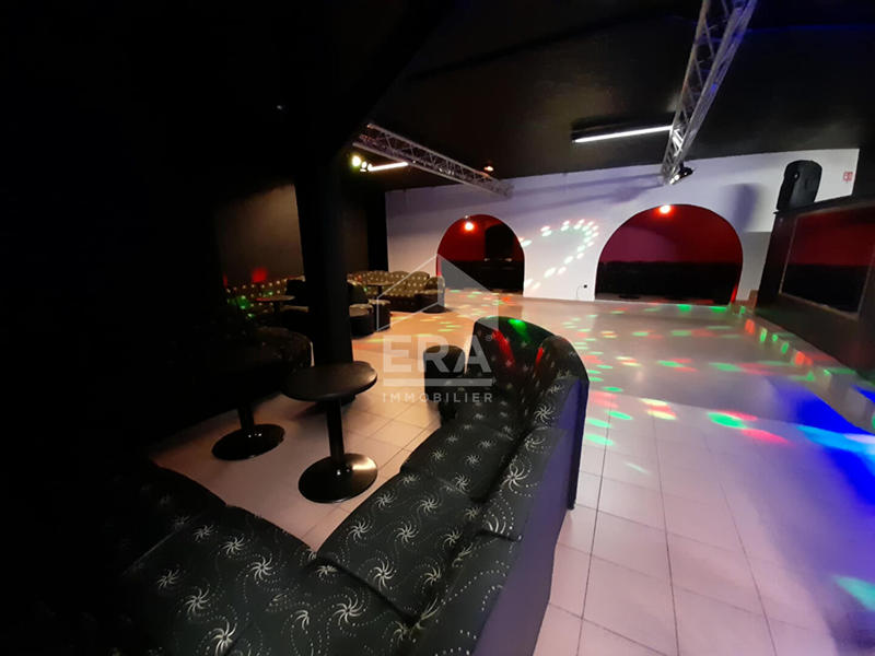 Maison - 312 m² - 10 pièces