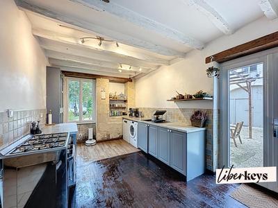 Propriété - 212 m² - 9 pièces