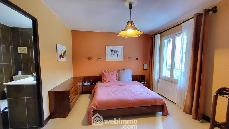 Maison - 238 m² - 7 pièces